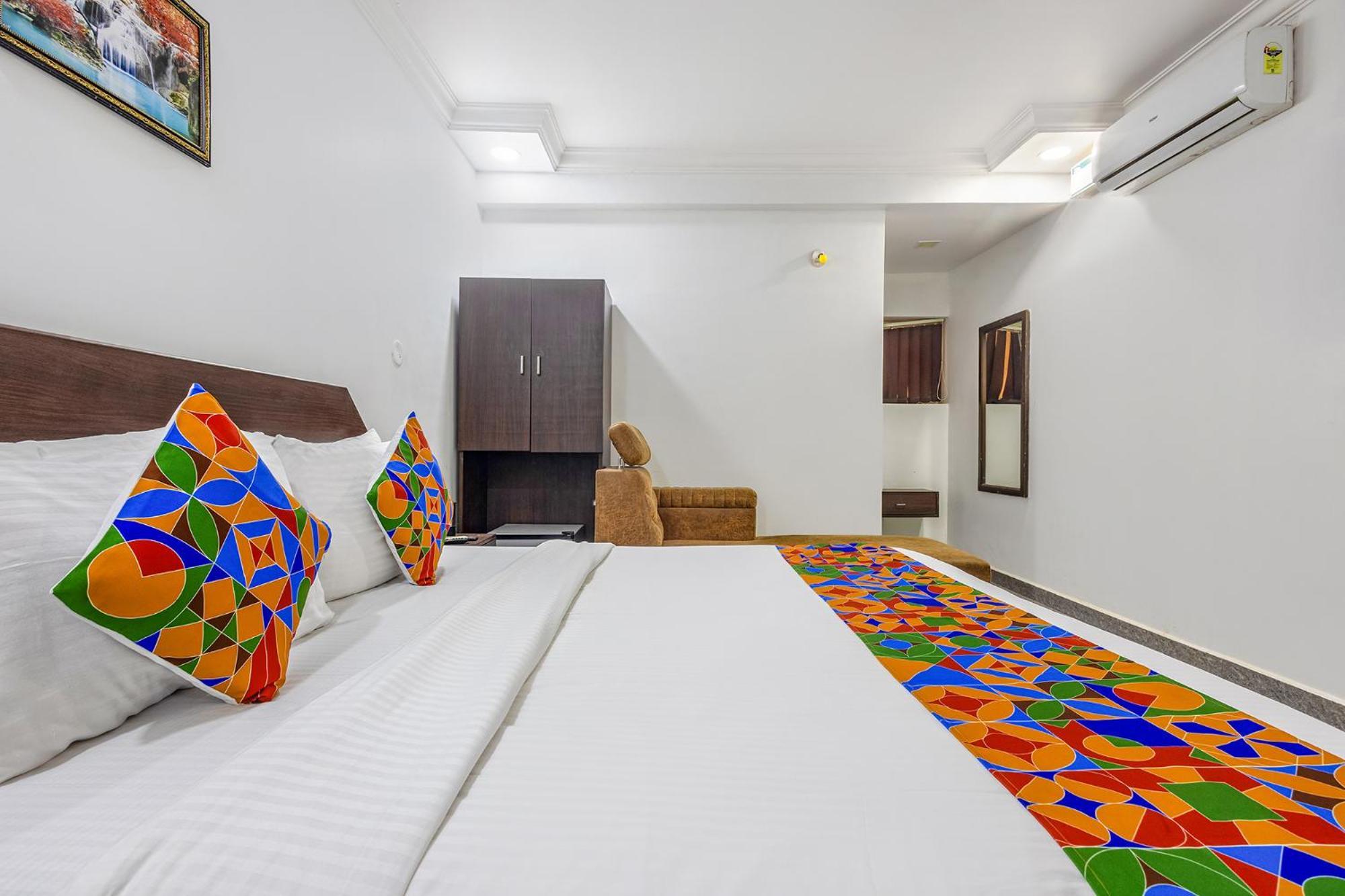 Fabhotel Raj Resort - Nr Calangute Beach Bagian luar foto